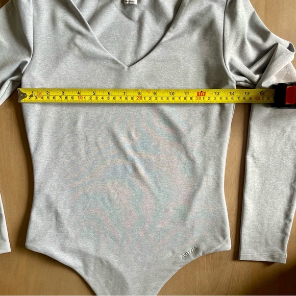 NWOT Aritzia Contour Gray V-Neck Long Sleeve Bodysuit - Picture 6 of 9